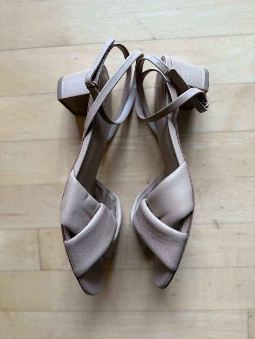 VINCE. tan twisted puffy front with a skinny velcro ankle strap,8.5 CB2701 - Picture 4 of 6